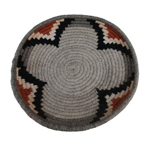 Navajo Coiled Wool Tribal Basket 10” Gray Black Red Clover Storage Centerpiece - Picture 1 of 5